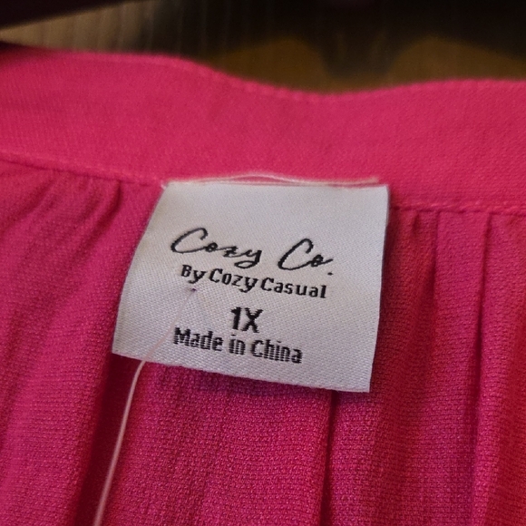 Cozy Casual NWOT Fuchsia Ruffle Sleeve Button Down Blouse...size 1x - Picture 2 of 7